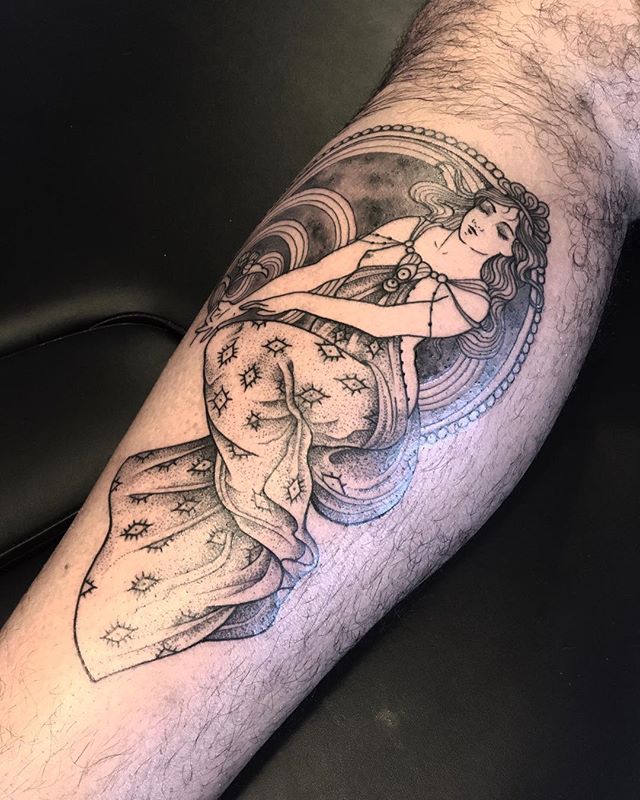 Premier Tattoo Dans Mon Atelier Barcelonais Thx Ozmontania D Apres Une Oeuvre D Alfons Mucha Carolinekarenine Tattoo Dotworktattoo Caroline Karenine