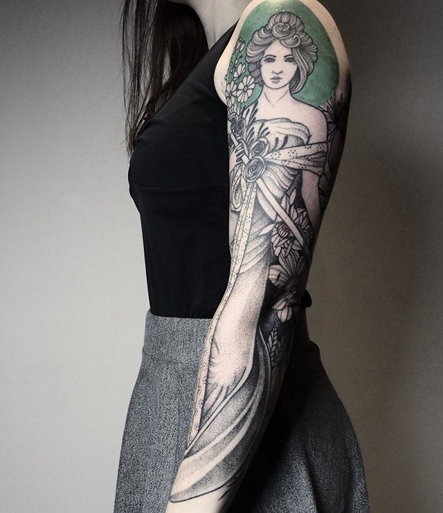 Merci Émilie ! 
D’après une œuvre d’ Alfons Mucha .
#carolinekarenine #tatouage #tattoo #sleeve #sleevetattoo #mucha